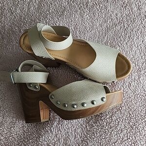 Seven Dials Calgary buckled, stud, platform sandals beige WMNS 8.5